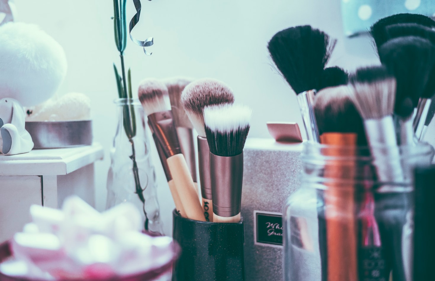 Common Mistakes Beginners Make in Makeup (And How to Avoid Them)
